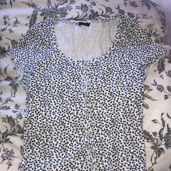 Brandy Melville tee - Picture 1 of 1